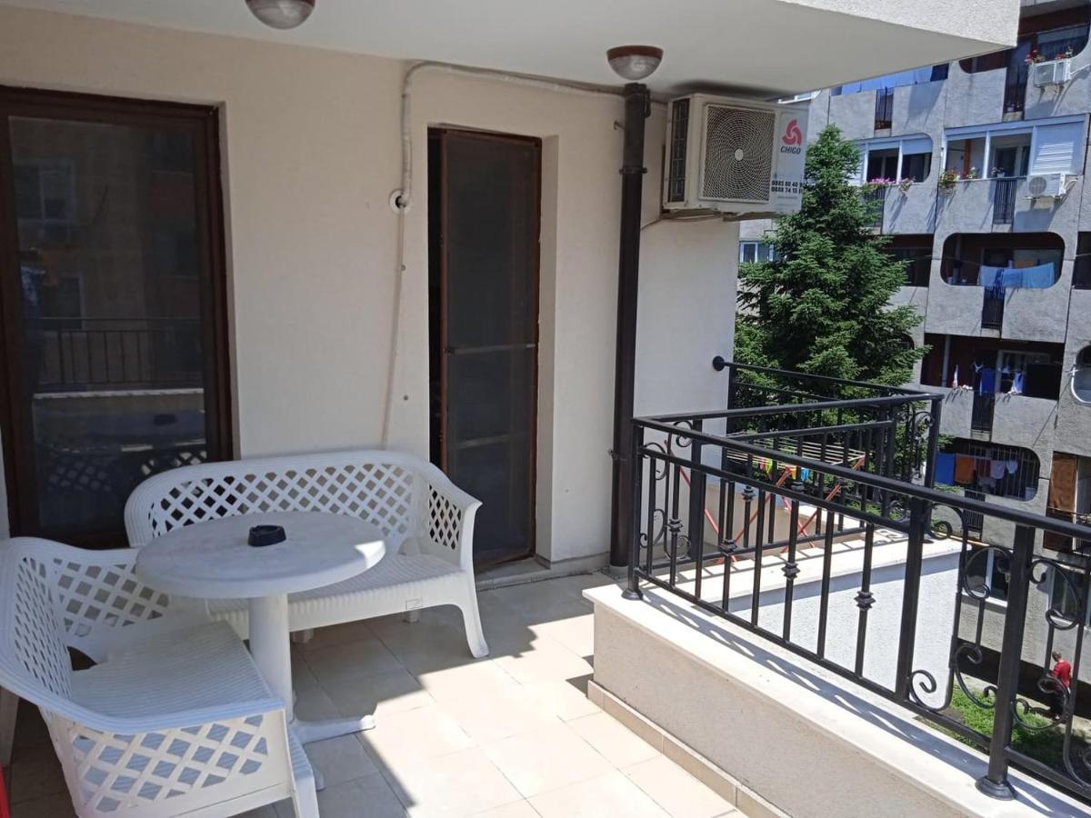 Flora Beach Apartaments Burgas Bagian luar foto