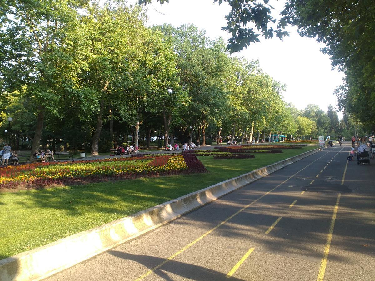 Flora Beach Apartaments Burgas Bagian luar foto
