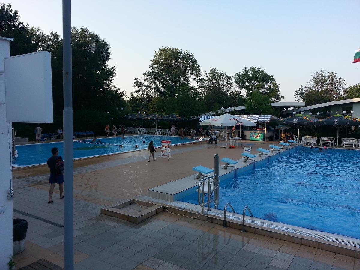 Flora Beach Apartaments Burgas Bagian luar foto